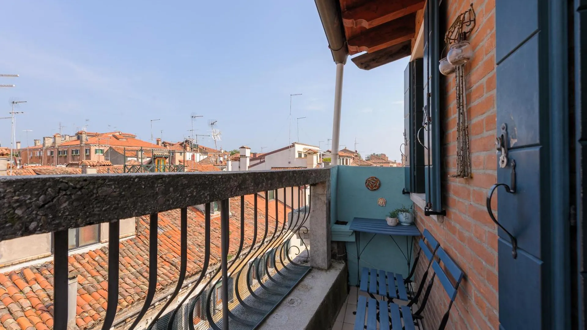 Biennale - Terrace Over Castello Venedig